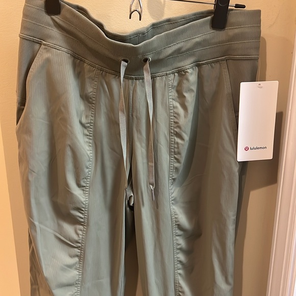 NWT Lululemon Dance Studio Joggers - Picture 10 of 10